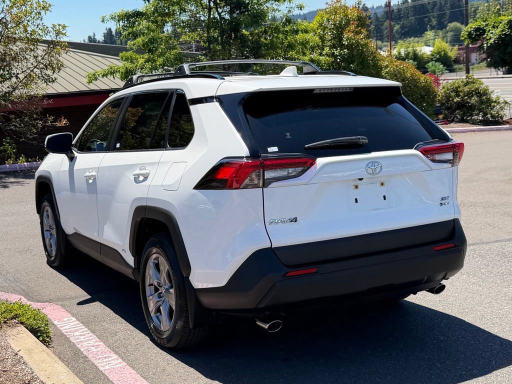 Used 2025 Toyota RAV4 XLE w/ Convenience Package AWD/4WD image 5