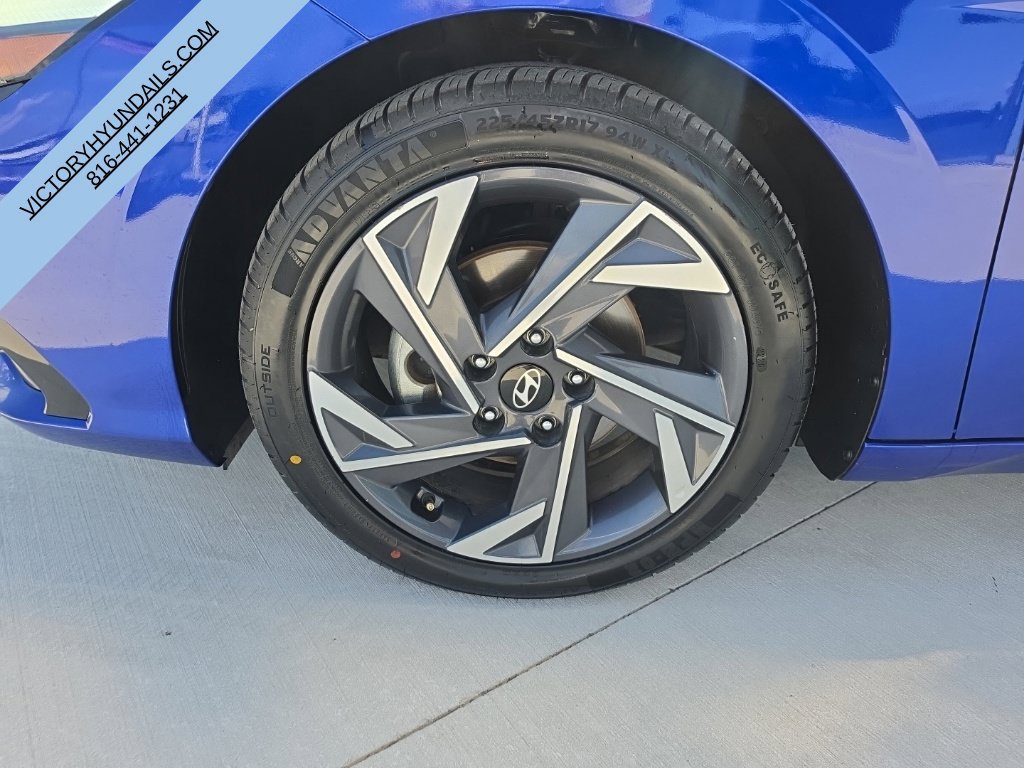 Used 2025 Hyundai Elantra SEL FWD image 11