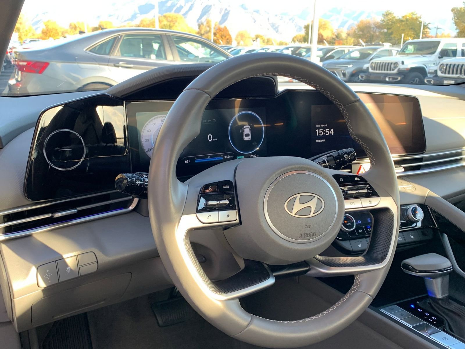 Used 2025 Hyundai Elantra SEL image 32