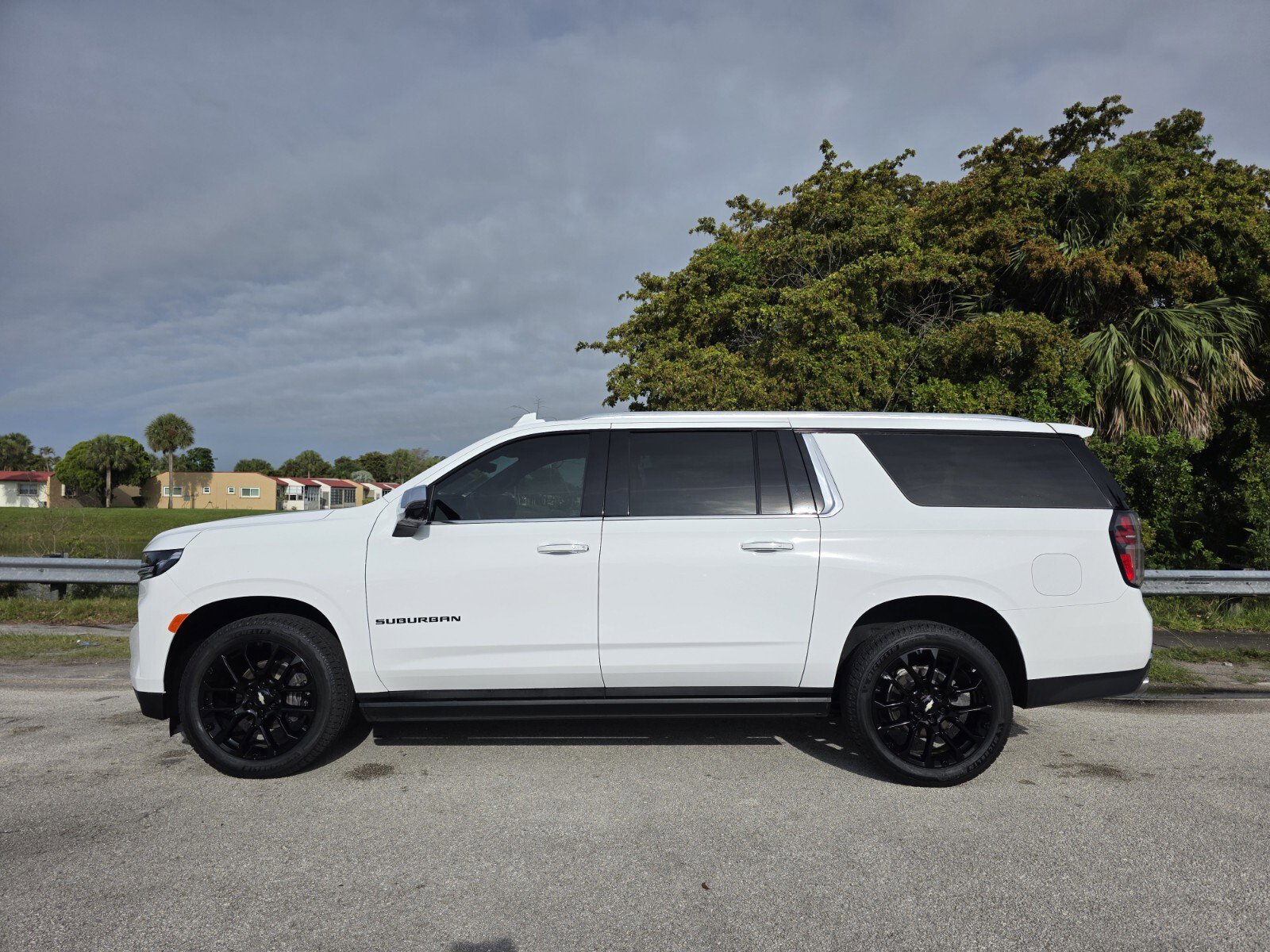 Used 2023 Chevrolet Suburban Premier AWD/4WD image 7