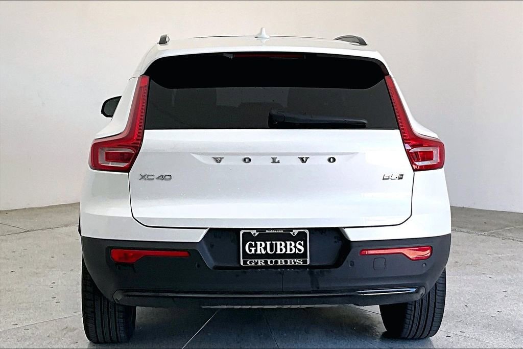 Certified 2025 Volvo XC40 B5 Plus image 7