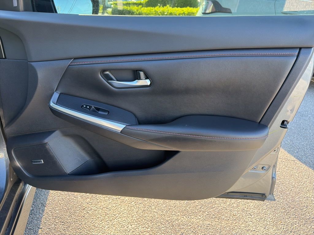 Used 2021 Nissan Sentra SR w/ SR Premium Package image 30