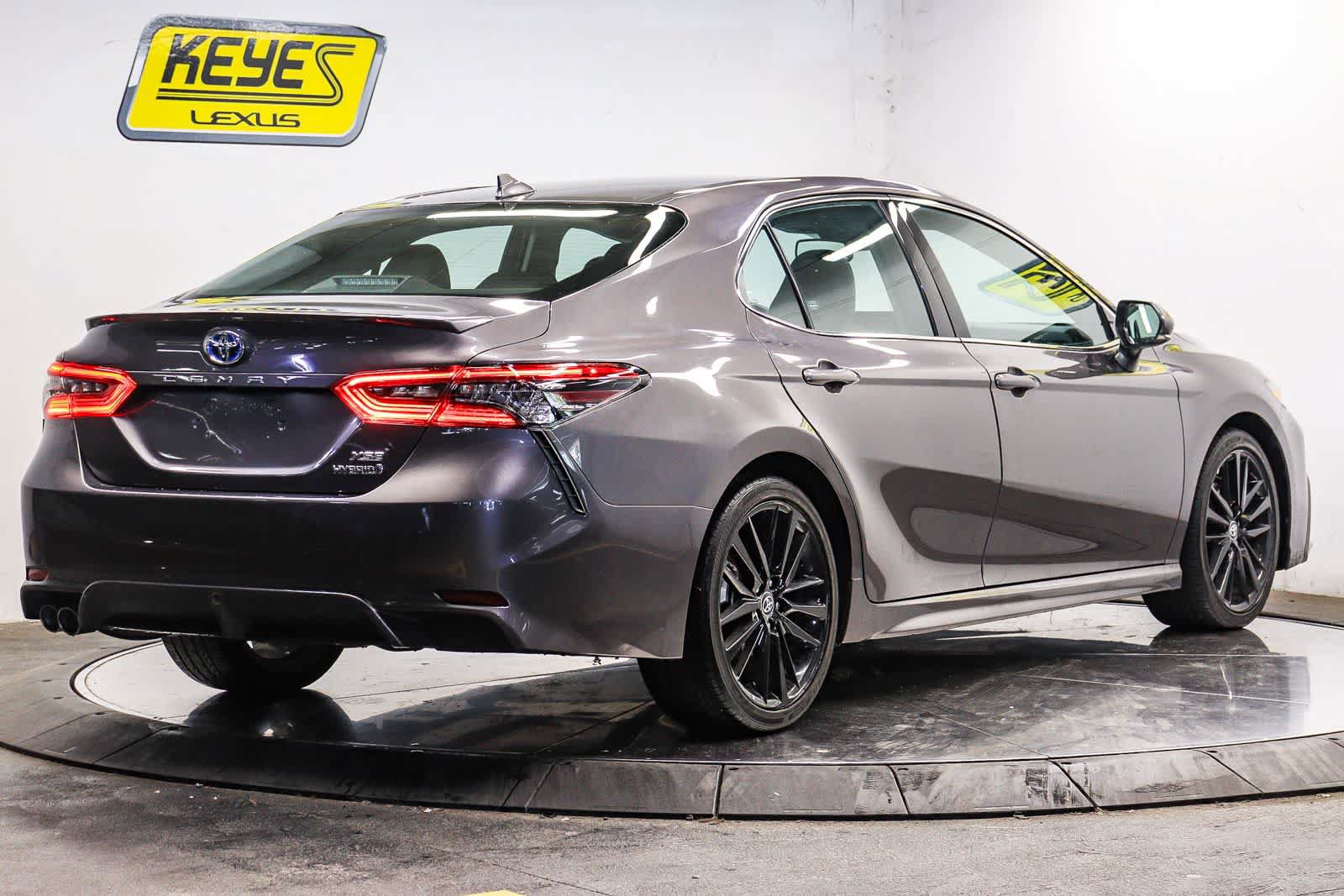 Used 2023 Toyota Camry XSE FWD image 4