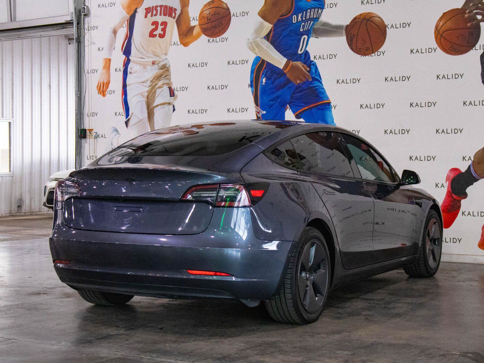 Used 2022 Tesla Model 3 Long Range AWD/4WD image 25