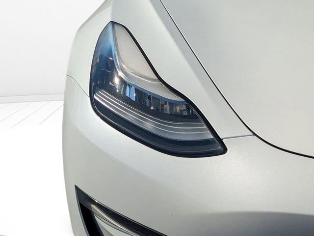 Used 2019 Tesla Model 3 Standard Range Plus image 9