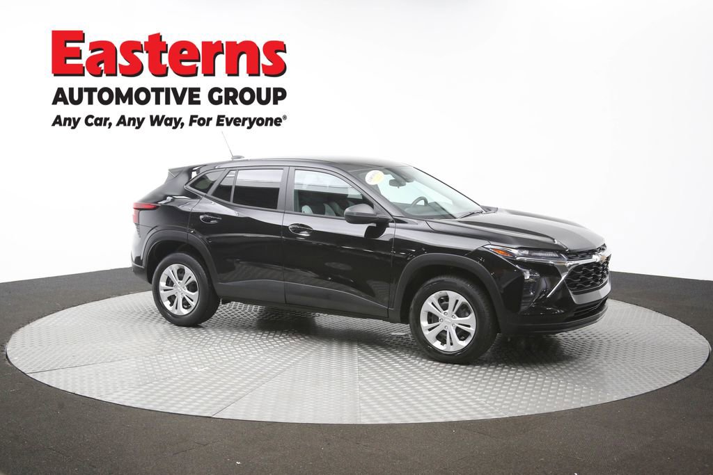 Used 2024 Chevrolet Trax LS FWD image 46