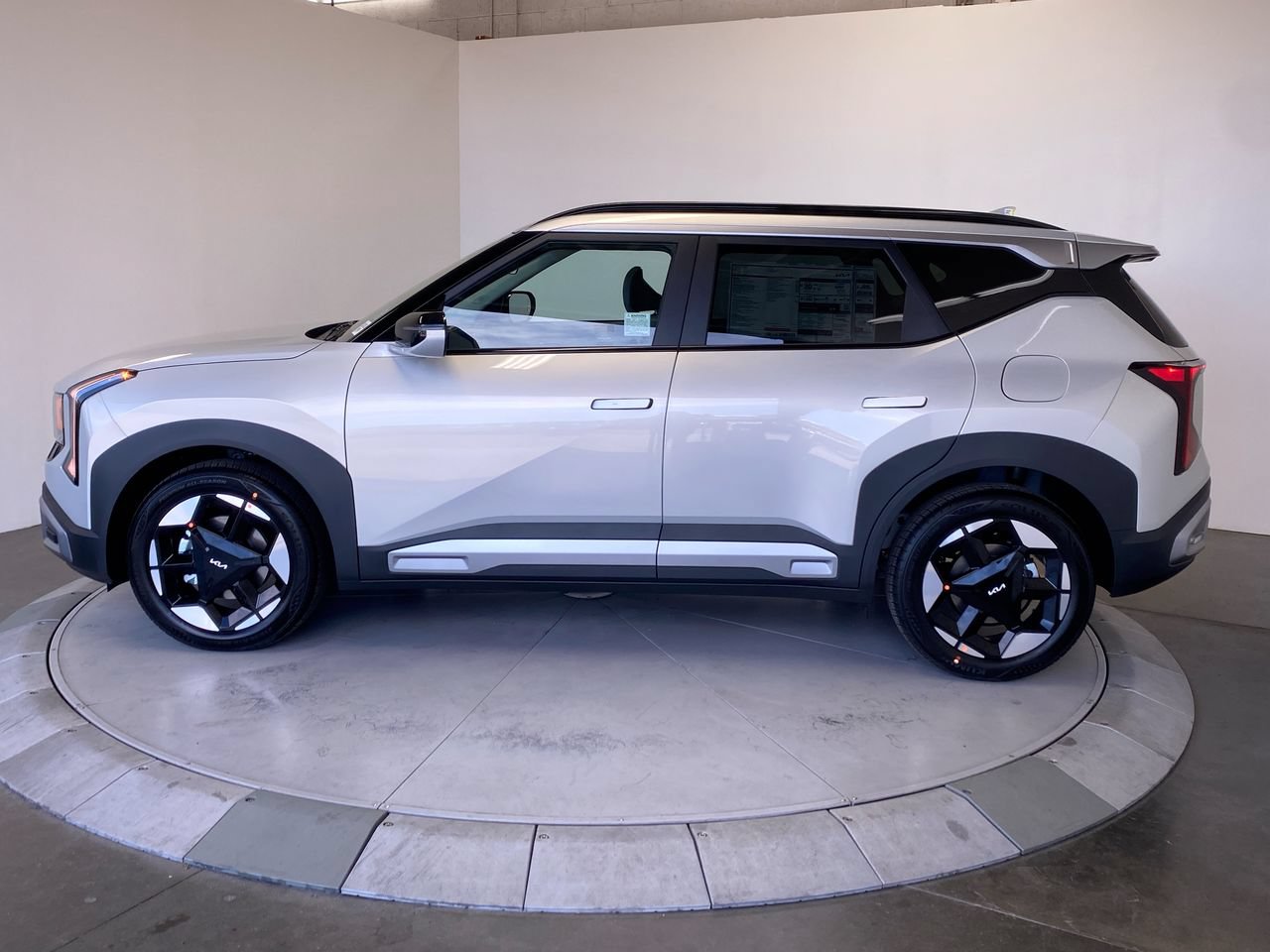 New 2027 Kia Seltos EX w/ EX Panoramic Sunroof Package FWD image 2