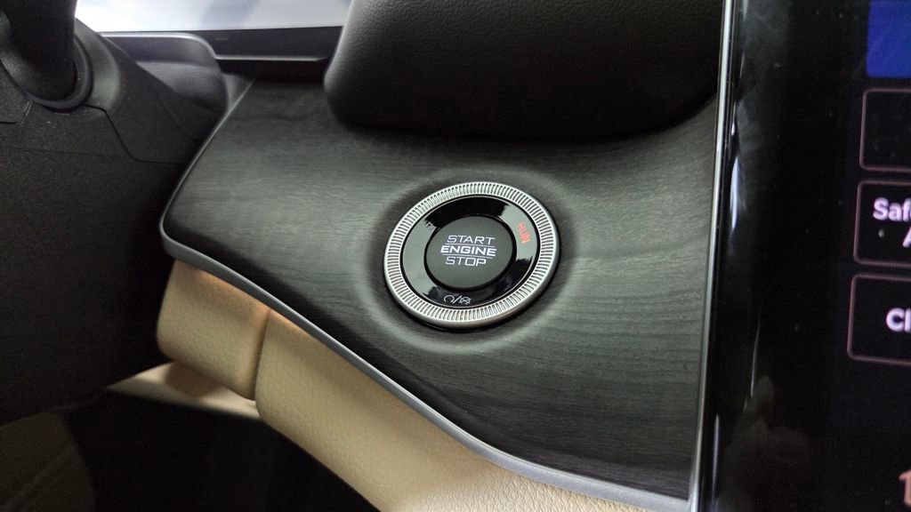 Used 2023 Jeep Grand Cherokee L Limited image 23