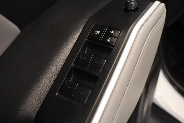 Used 2023 Toyota Highlander XLE AWD/4WD image 11