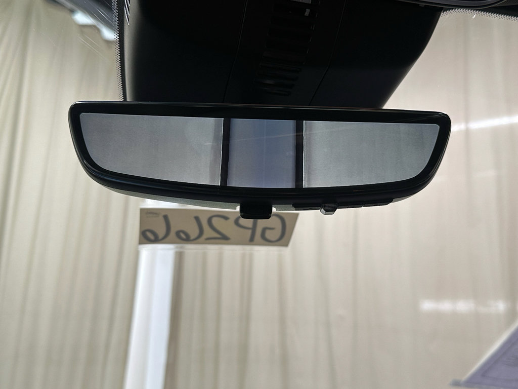 Certified 2025 Buick Enclave Avenir image 37