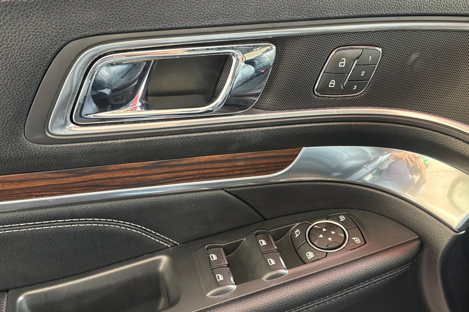 Used 2019 Ford Explorer Limited FWD image 12