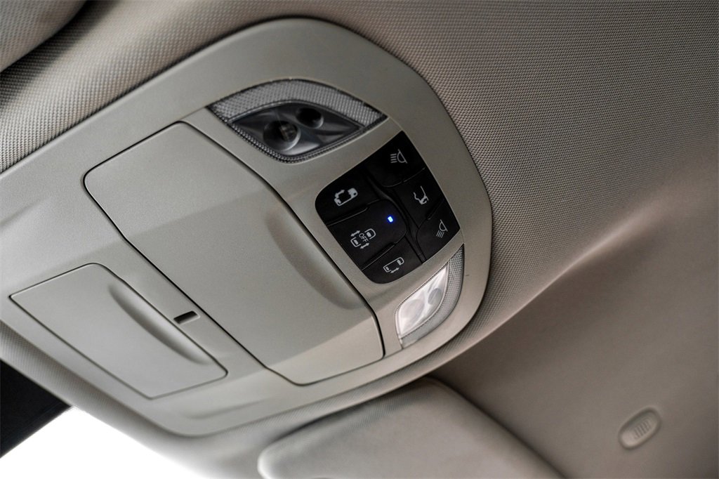 Used 2020 Chrysler Voyager Lxi image 25