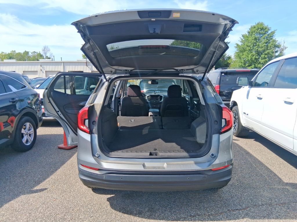 Used 2023 GMC Terrain SLE w/ Driver Convenience Package FWD image 19