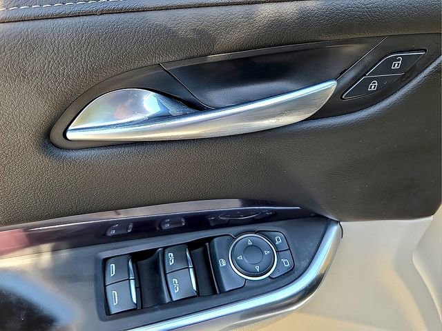 Used 2021 Cadillac XT4 Luxury w/ Cold Weather Package image 15