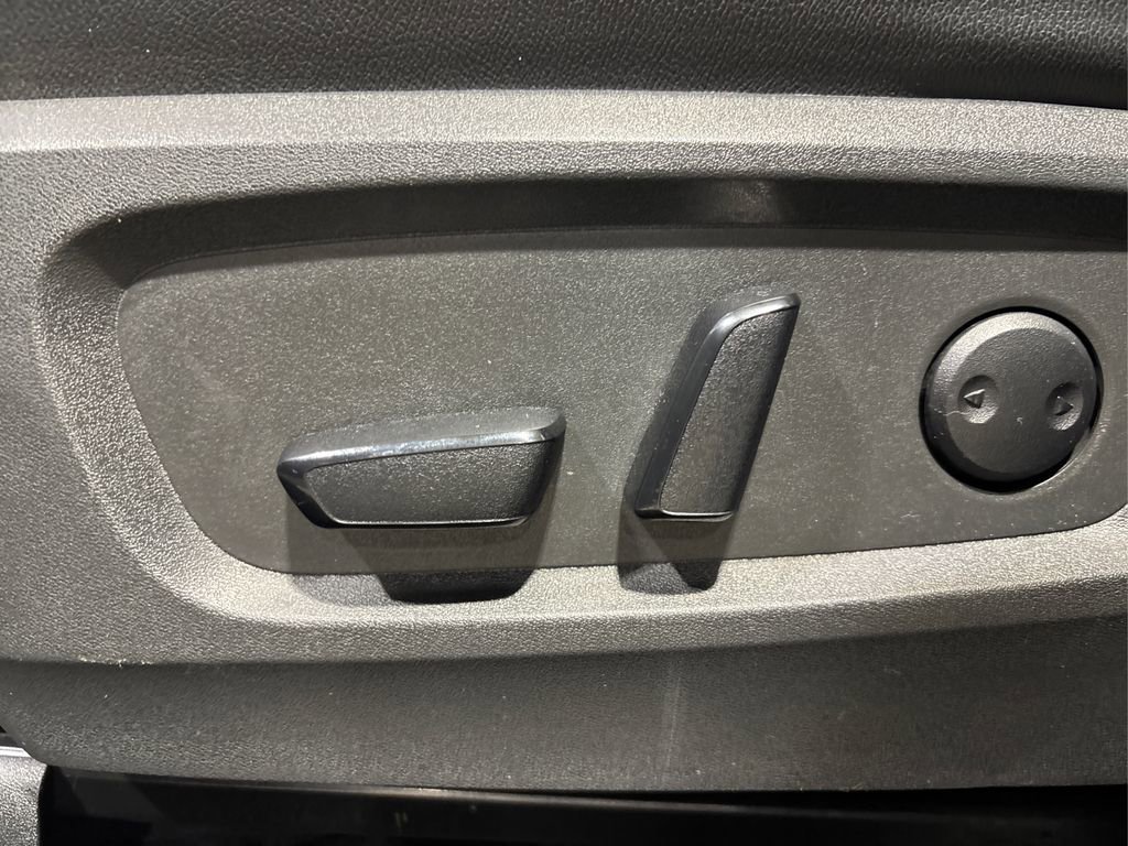 Used 2023 Nissan Pathfinder SL w/ Black Appearance Package image 38