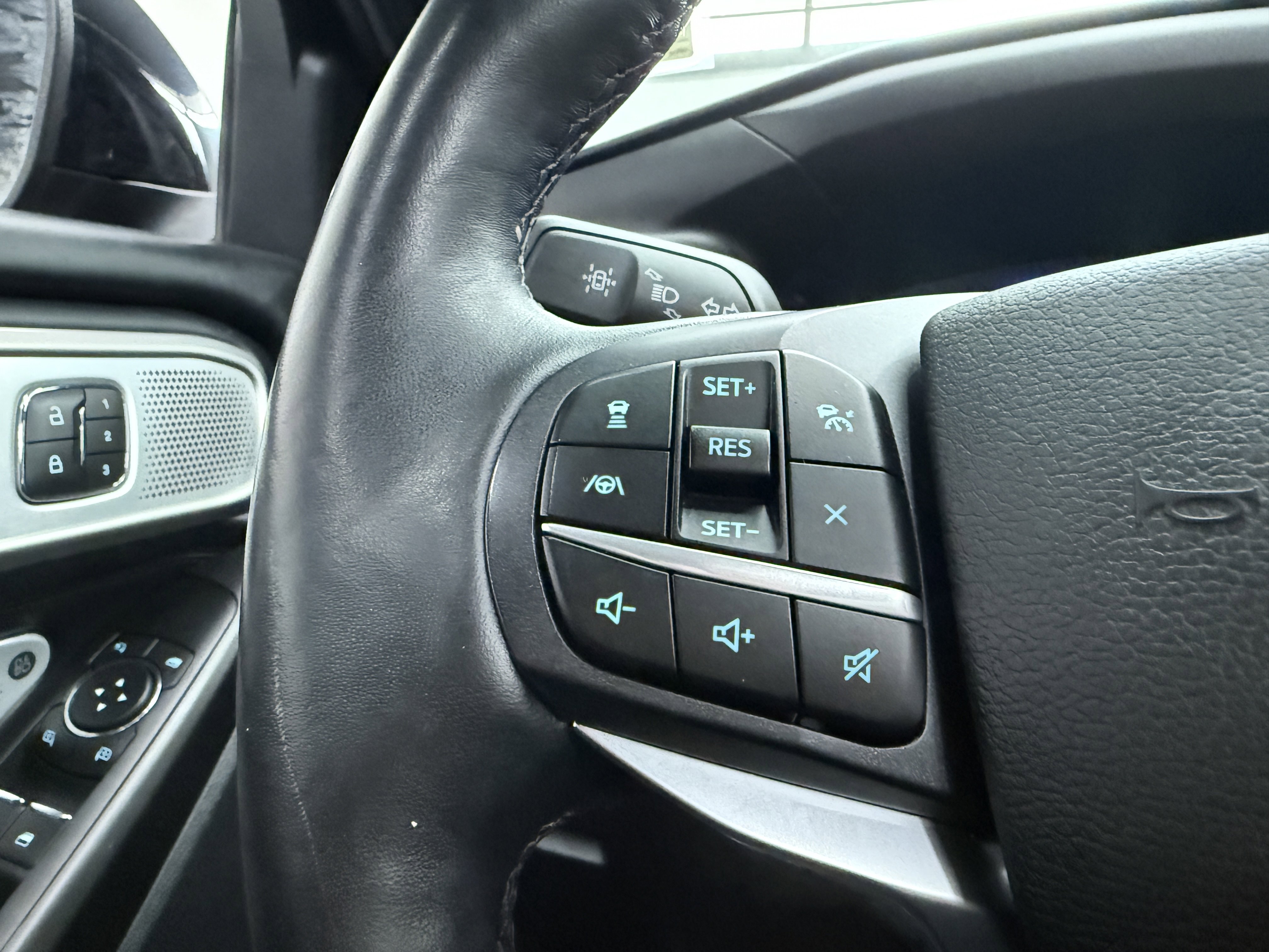 Used 2020 Ford Explorer Platinum image 18