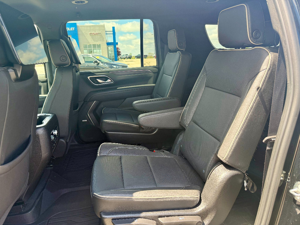 Used 2024 GMC Yukon XL SLT w/ SLT Luxury Package image 23