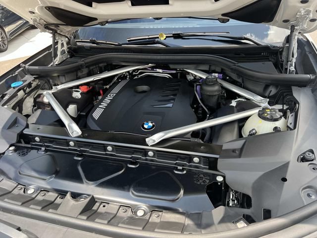 Used 2024 BMW X7 xDrive40i w/ M Sport Package AWD/4WD image 10