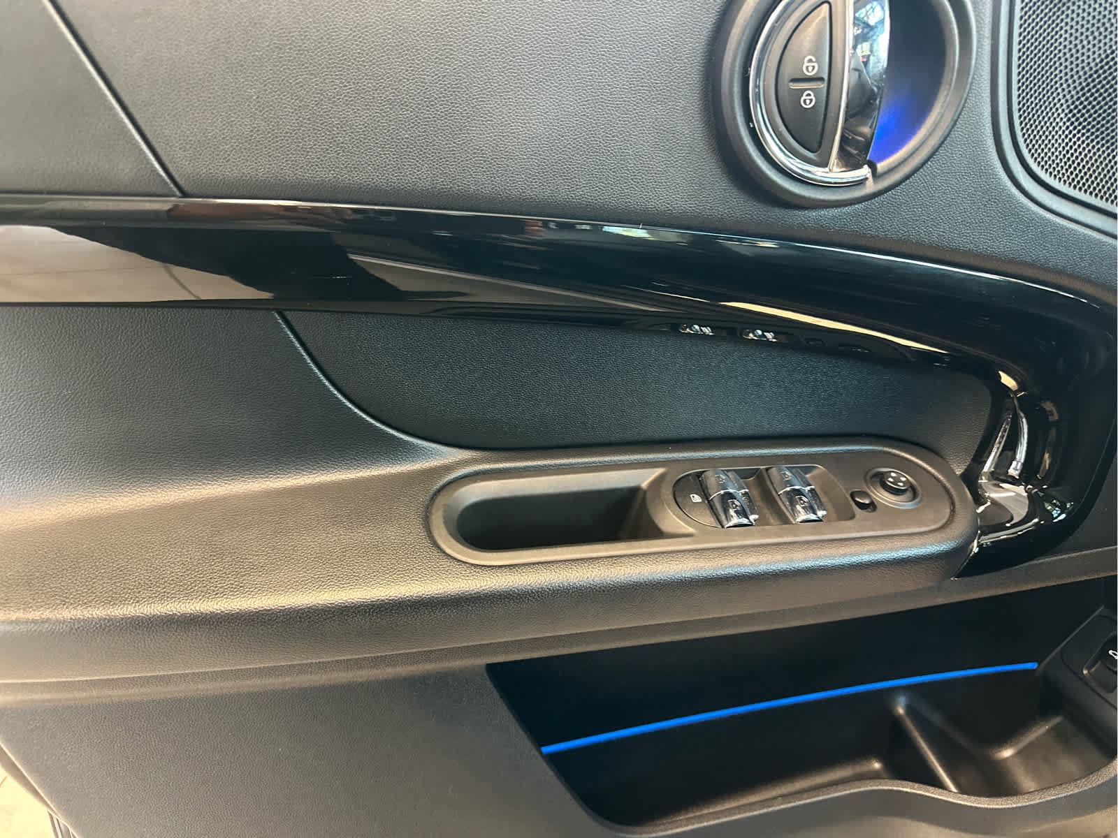 Used 2022 MINI Cooper Countryman S w/ Storage Package image 18