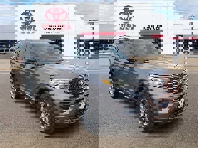 Used 2022 Ford Explorer XLT image 1