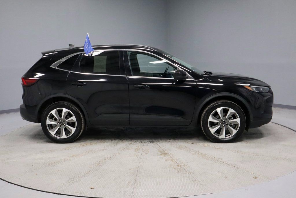 Used 2025 Ford Escape Platinum image 12