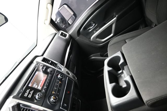 Used 2017 Nissan Titan SV RWD image 12