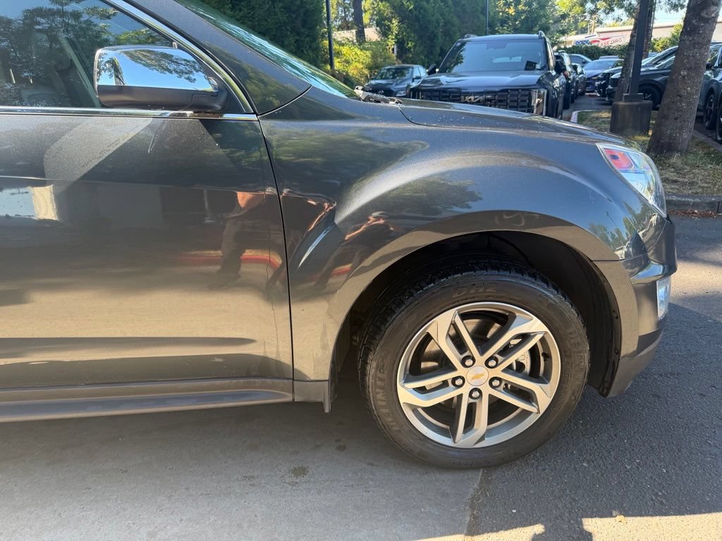 Used 2017 Chevrolet Equinox Premier w/ Enhanced Convenience Package AWD/4WD image 3