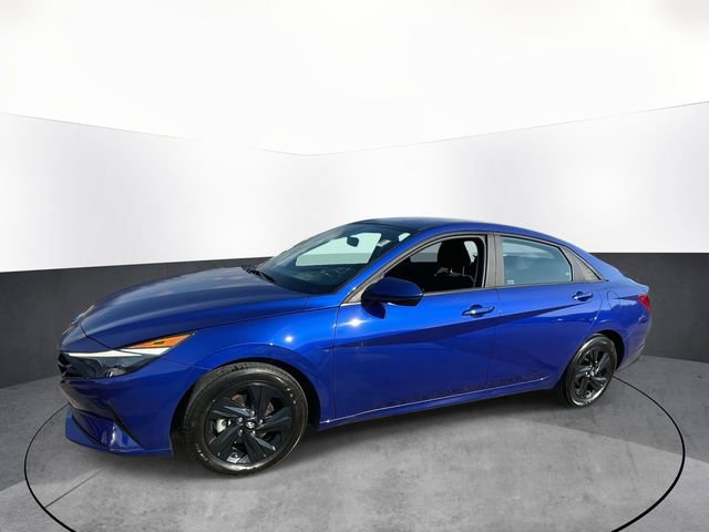 Used 2023 Hyundai Elantra Blue image 3