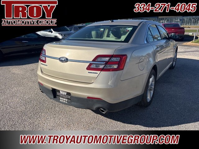 Used 2017 Ford Taurus SE image 11