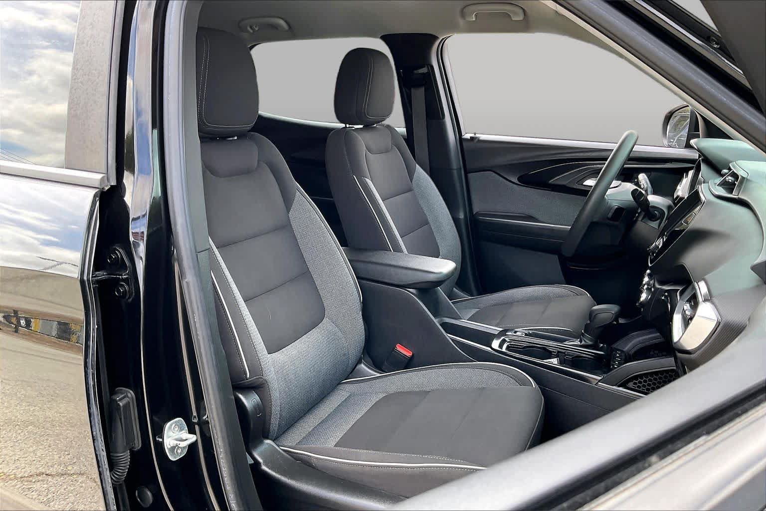 Used 2021 Chevrolet TrailBlazer LT w/ Convenience Package FWD image 9