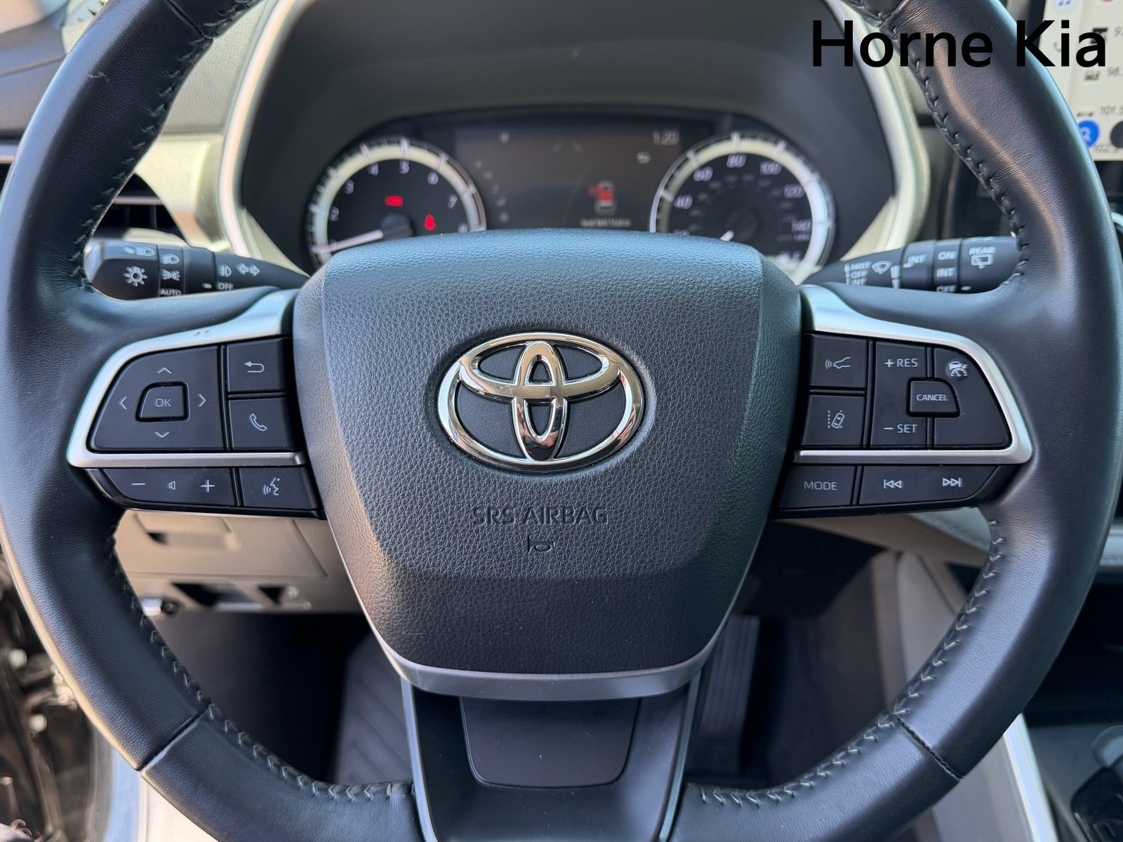Used 2023 Toyota Highlander XLE FWD image 32