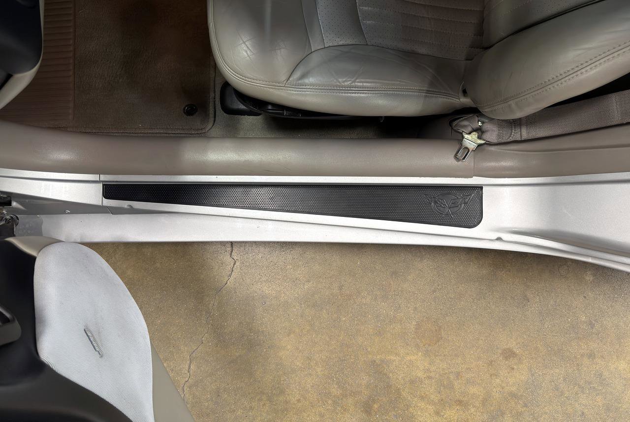 Used 1997 Chevrolet Corvette Coupe w/ Memory Pkg RWD image 59