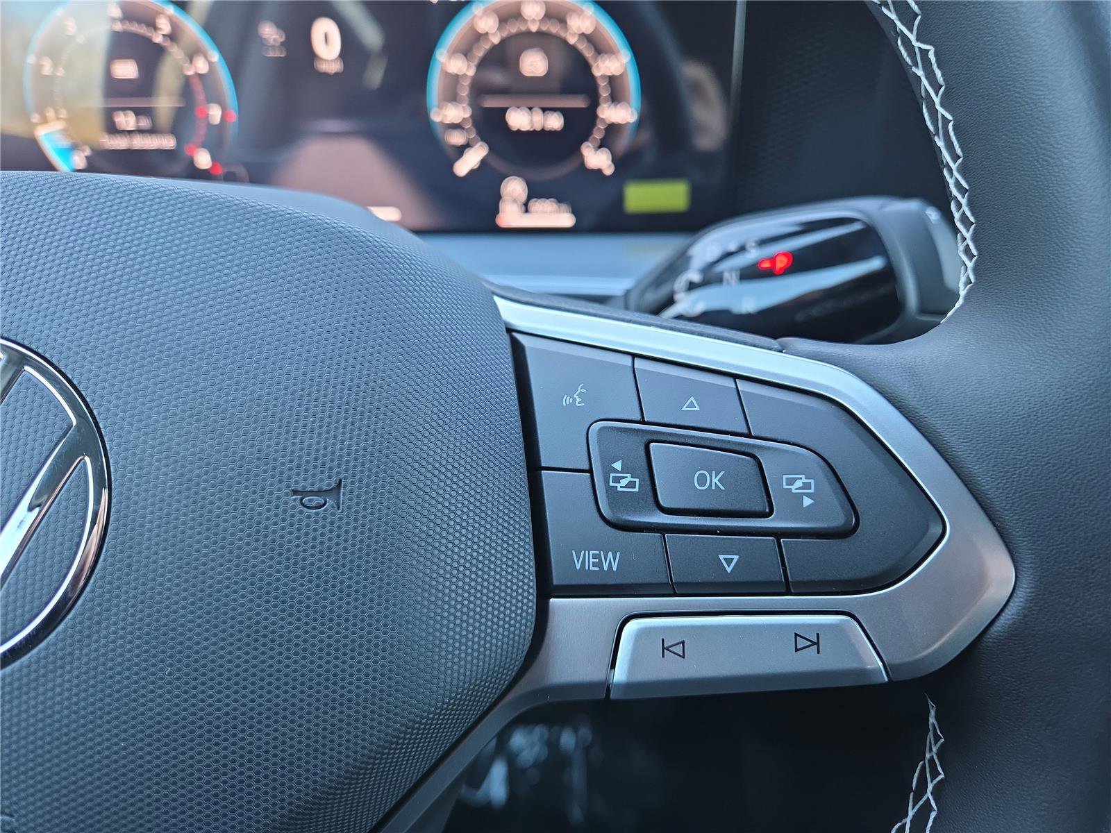 New 2026 Volkswagen Tiguan SE image 17