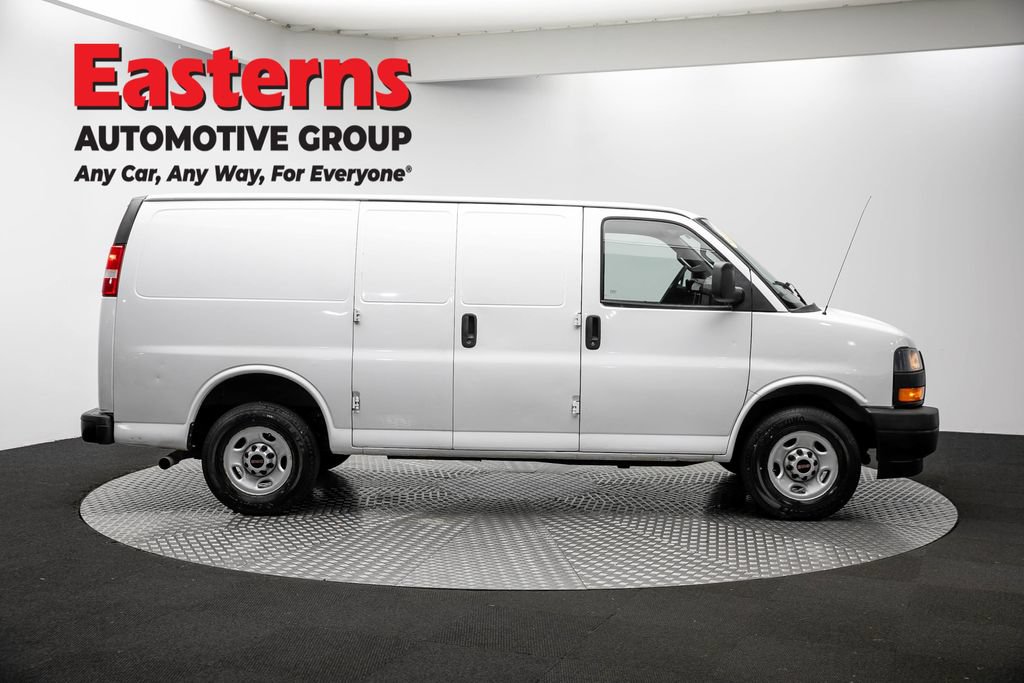 Used 2022 GMC Savana 2500 RWD image 4