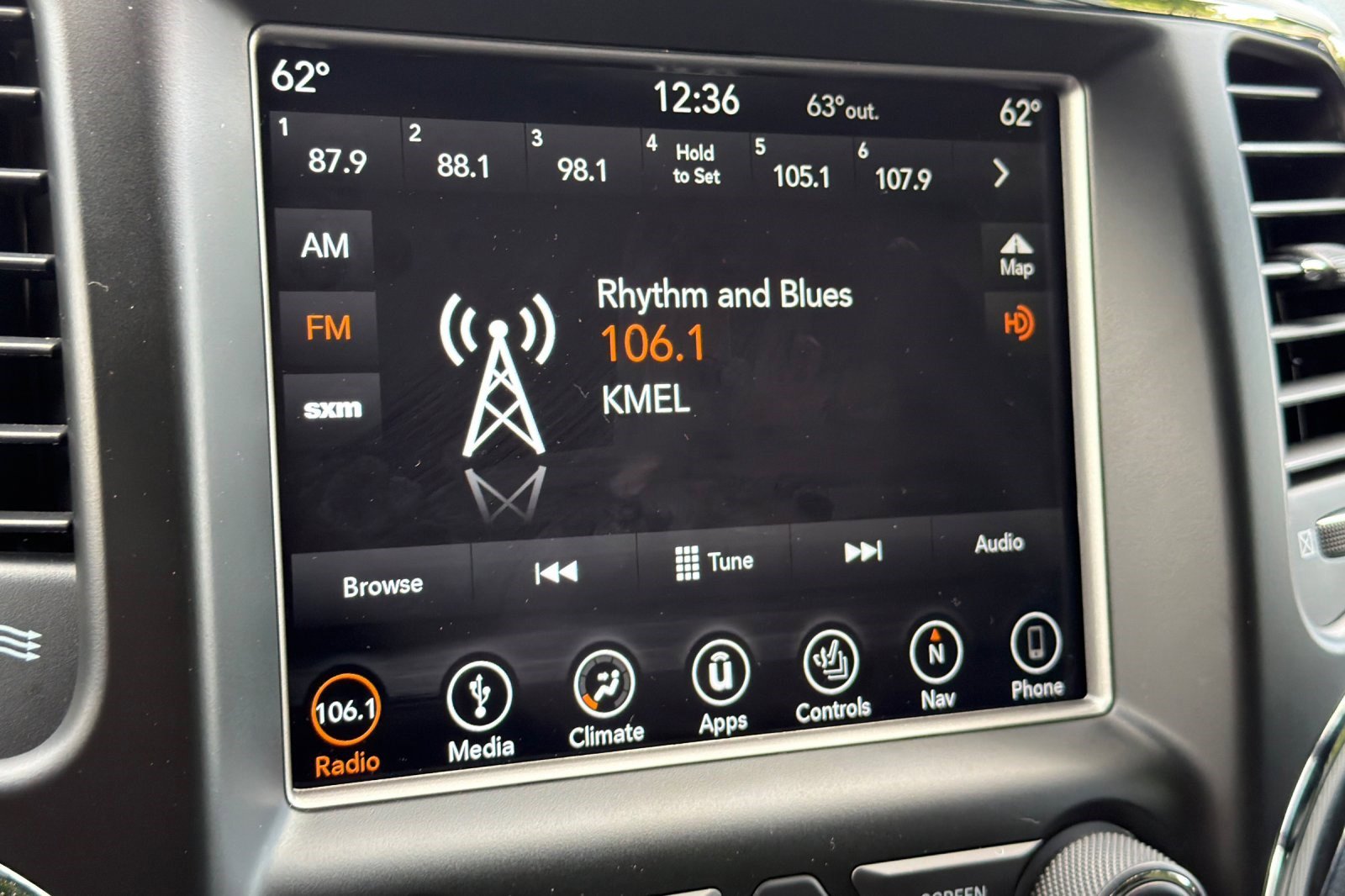 Used 2018 Jeep Grand Cherokee Limited image 24