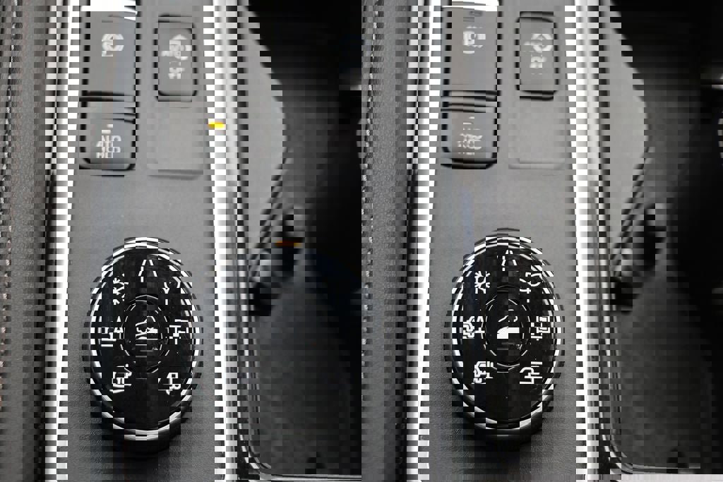 Used 2024 Nissan Pathfinder SL w/ SL Premium Package image 28