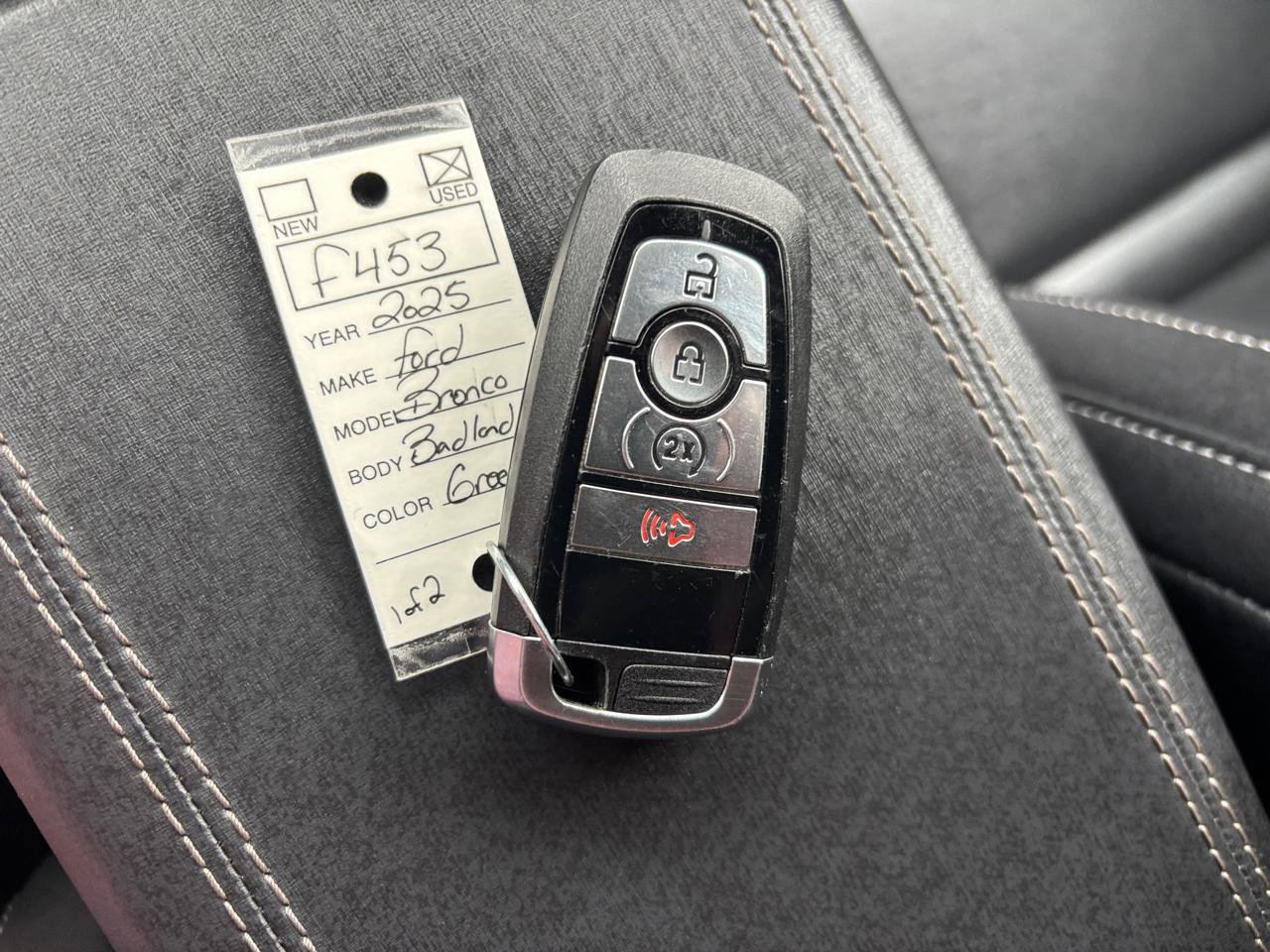 Used 2025 Ford Bronco Badlands image 24