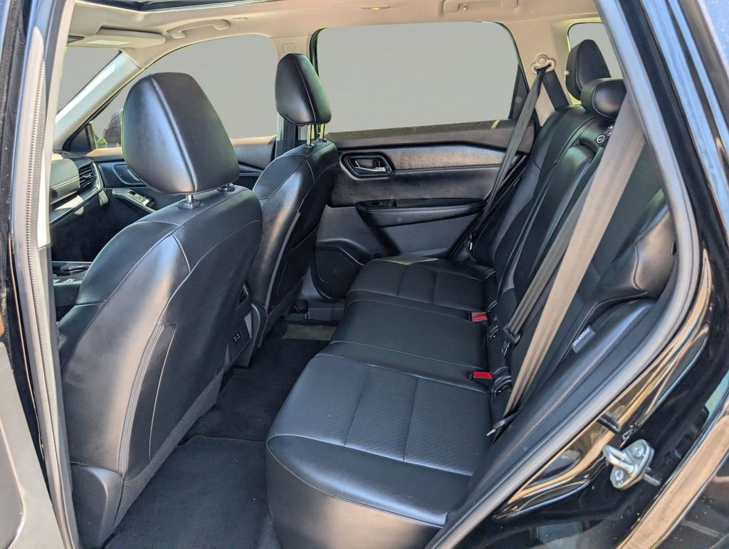 Used 2023 Nissan Rogue SV w/ SV Premium B Package FWD image 14