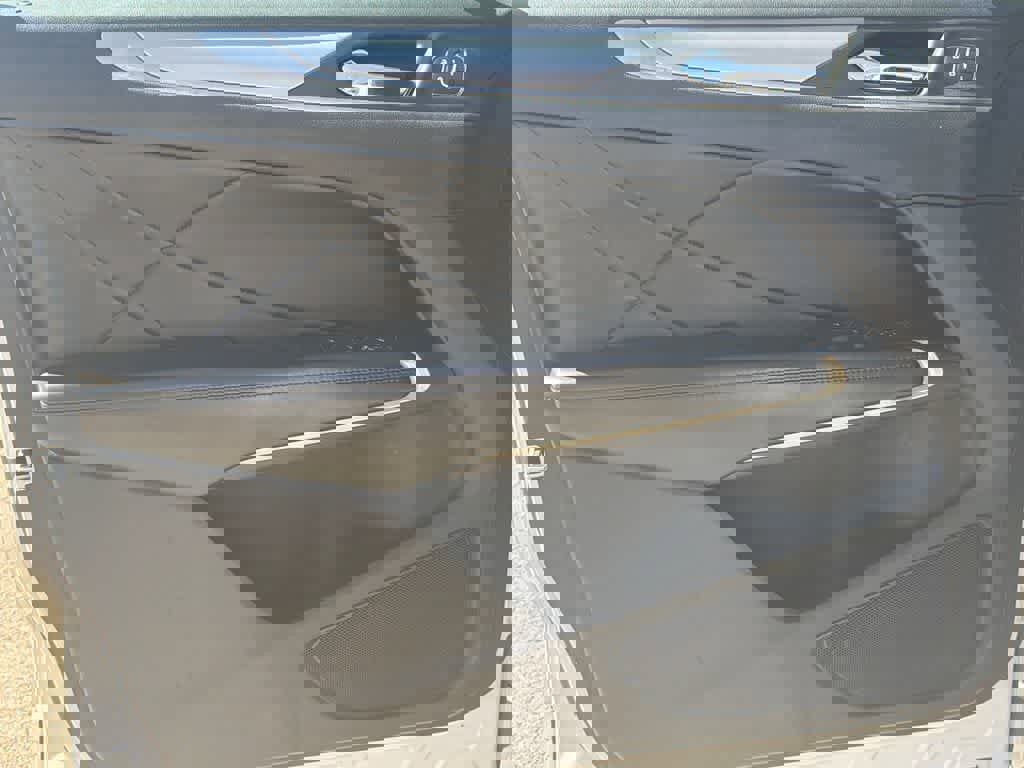 Used 2017 Lincoln MKC Premiere image 11