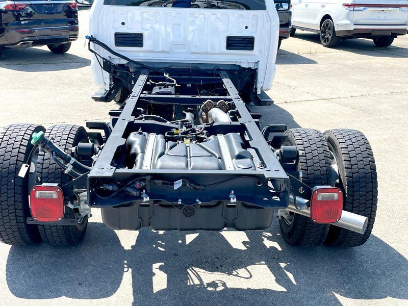 Used 2025 Ford F550 2WD Regular Cab Super Duty image 5