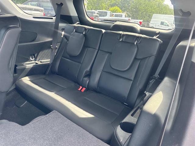 Used 2023 Ford Explorer XLT w/ Equipment Group 202A AWD/4WD image 10