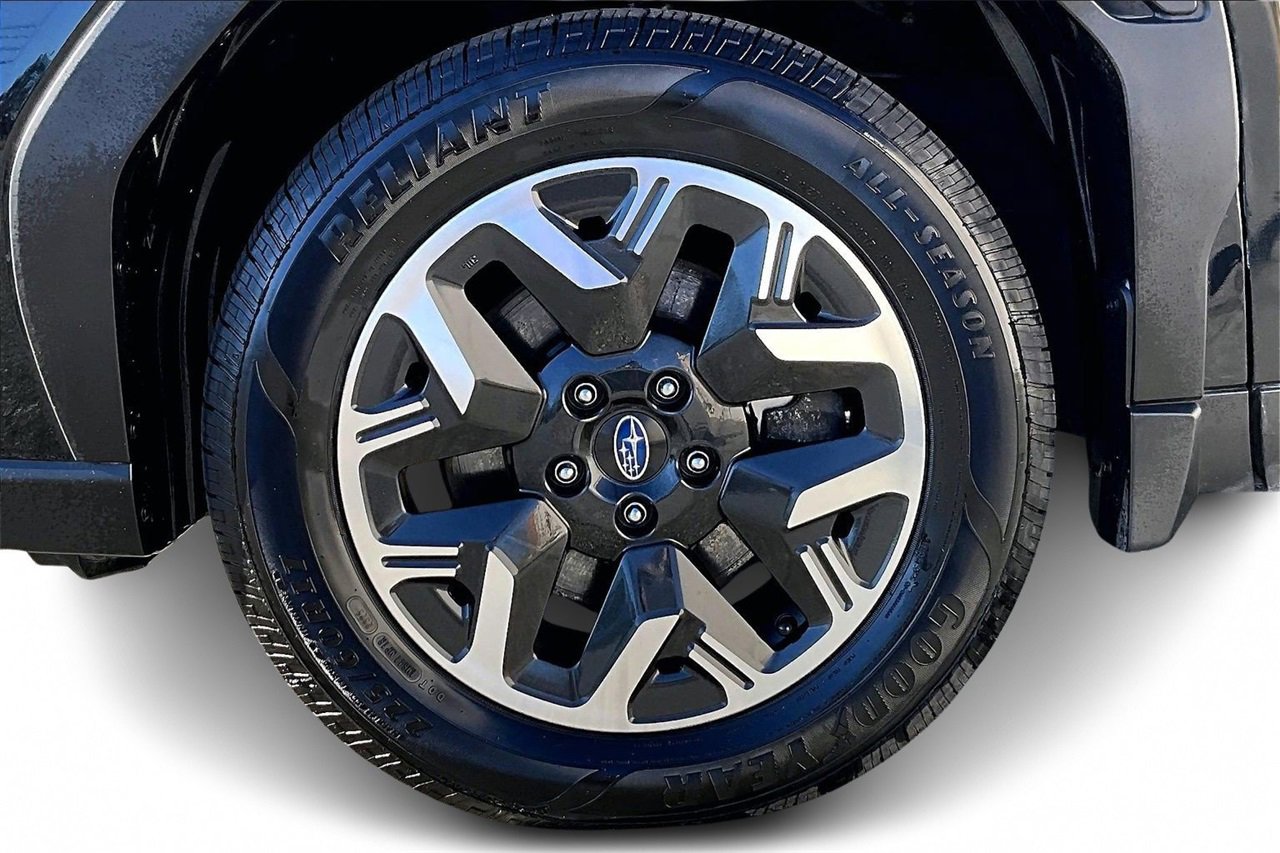 Used 2025 Subaru Forester Premium image 31