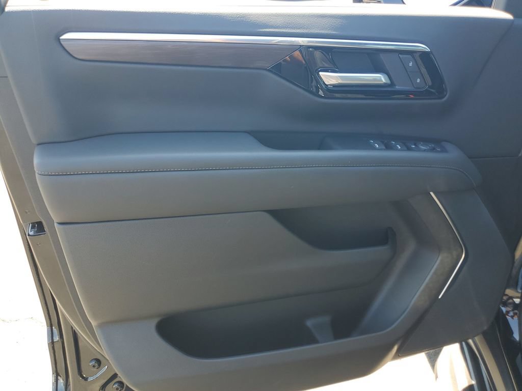 Used 2026 Chevrolet Tahoe LS RWD image 22