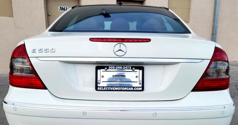 Used 2009 Mercedes-Benz E 550 Sedan image 11