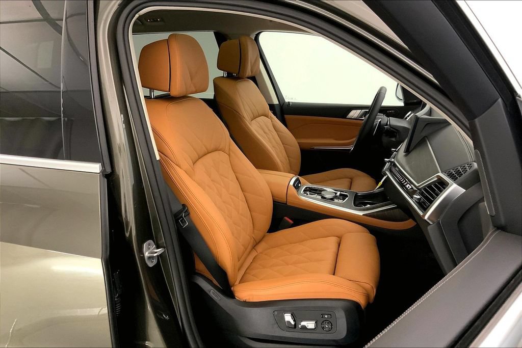 New 2026 BMW X7 xDrive40i w/ Premium Package AWD/4WD image 7