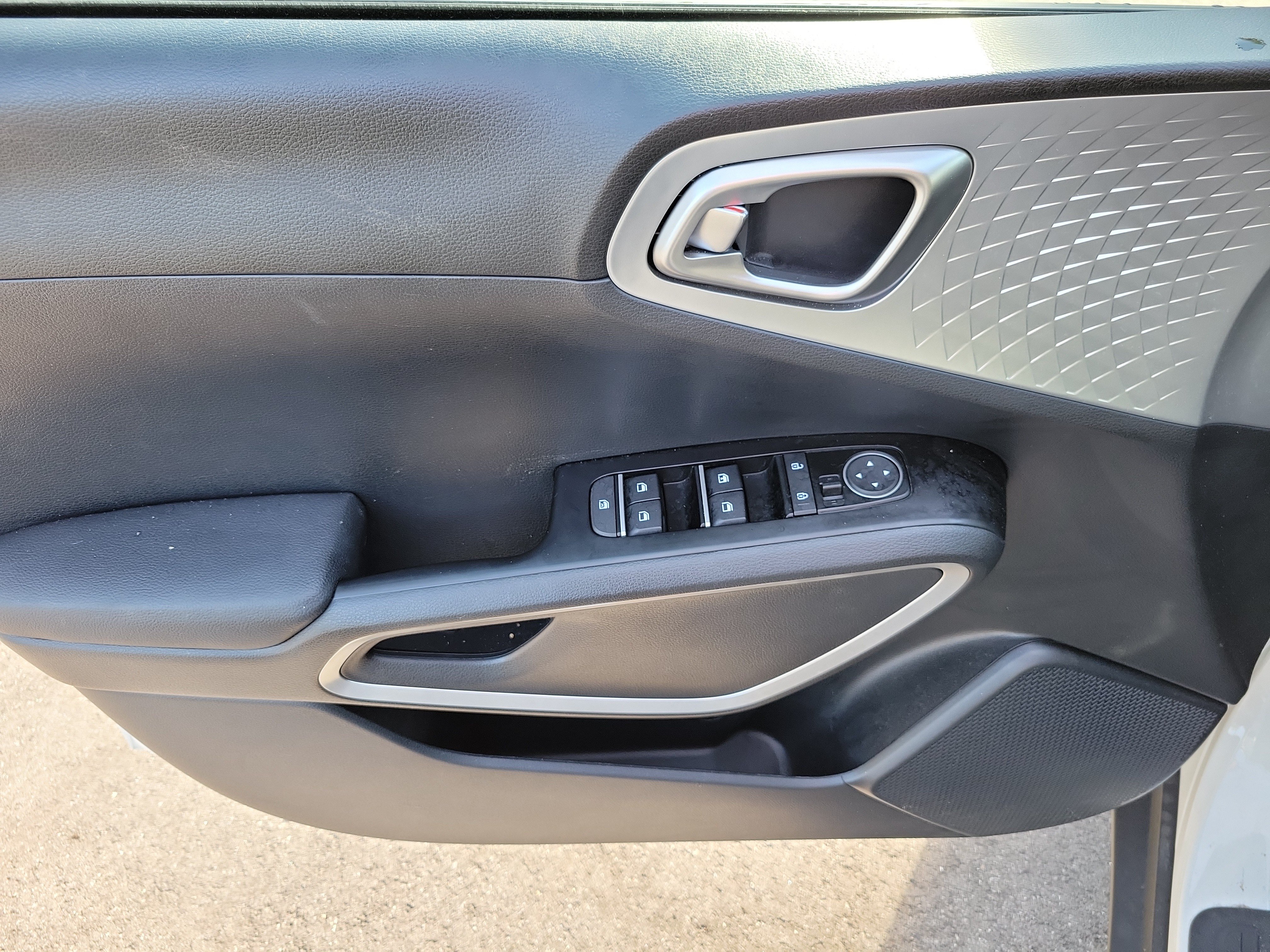 Certified 2025 Kia Soul S FWD image 16
