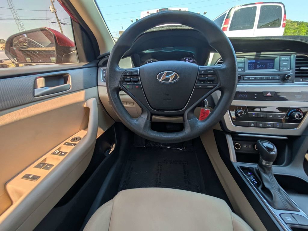 Used 2015 Hyundai Sonata SE w/ Cargo Package image 16