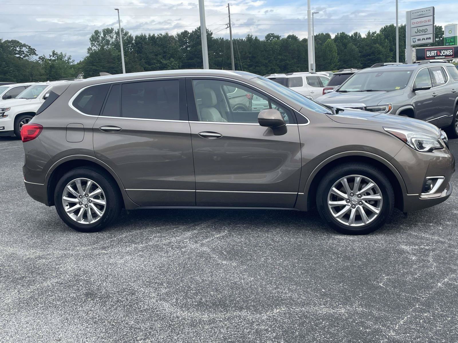 Used 2019 Buick Envision Essence FWD image 2