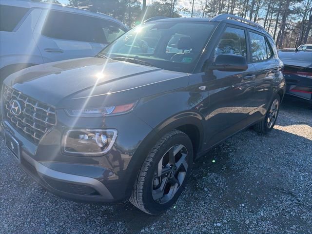 Used 2024 Hyundai Venue Limited image 7
