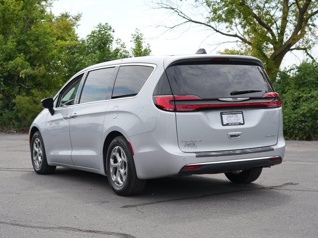 Used 2024 Chrysler Pacifica Limited FWD image 5